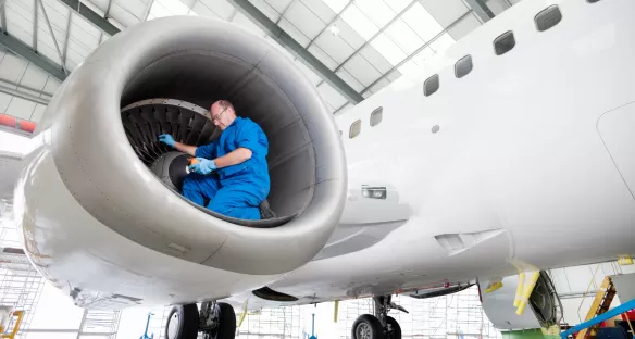Avion en maintenance